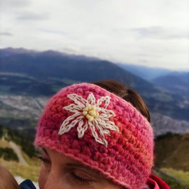 We are ready und warten auf Schnee ❄️
.
.
.
#snow #schnee #headband #bommelmütze #wollmütze #handmade #pinkbommel #edelweiss #fashion #nosnownoshow #winteriscoming